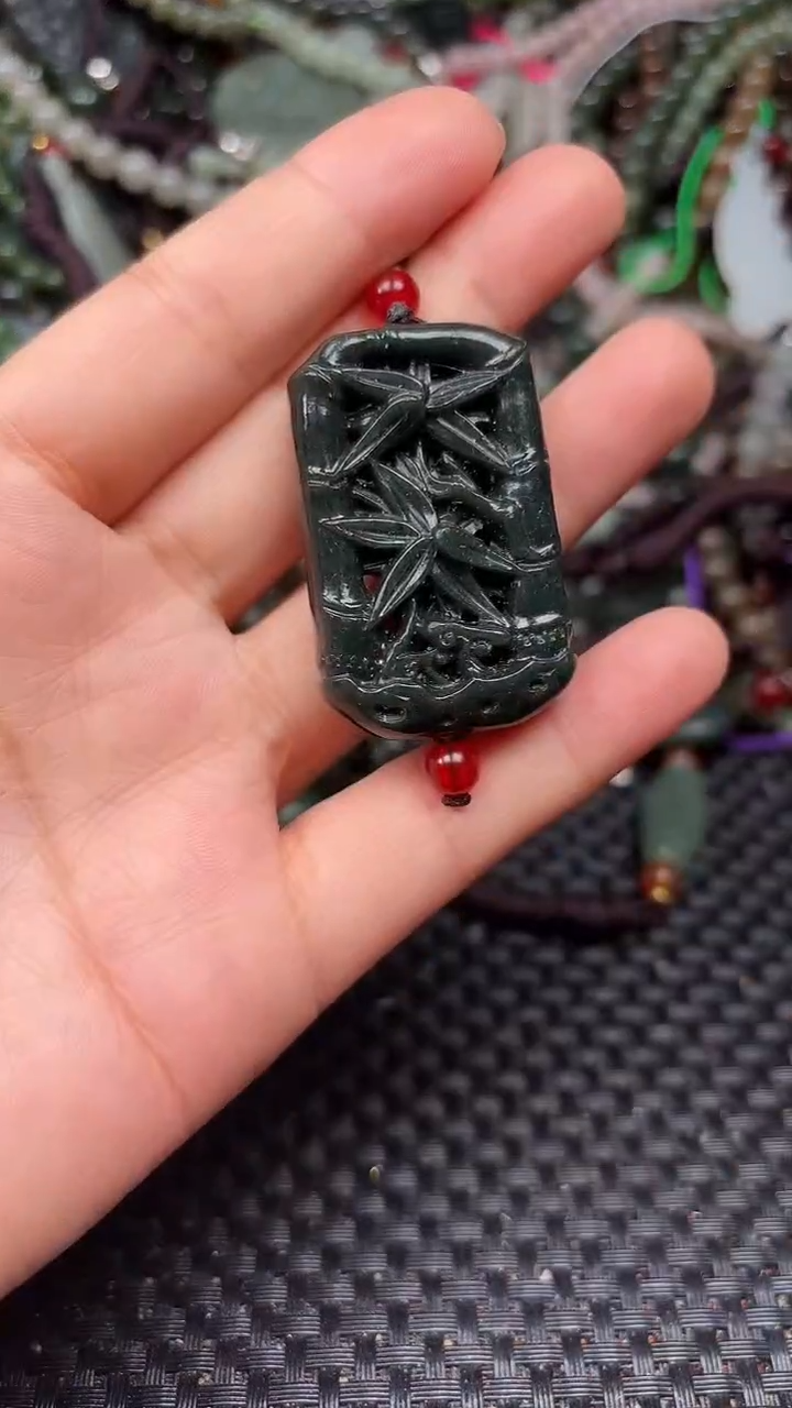 和田玉未镶嵌颈饰1