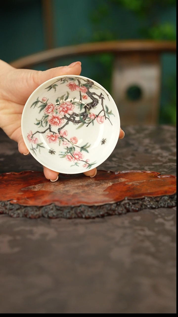 粉彩手绘山花卉主人杯