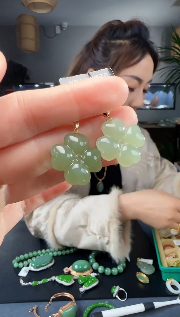 【闪购商品】和田玉18K金镶嵌吊坠(不含链)多样性发货拍一发一 