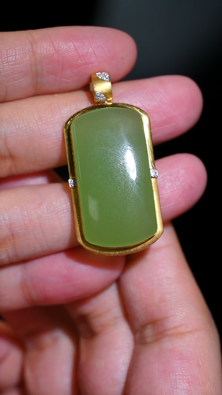 吊坠(不含链)18K金镶嵌和田玉7多样性发一