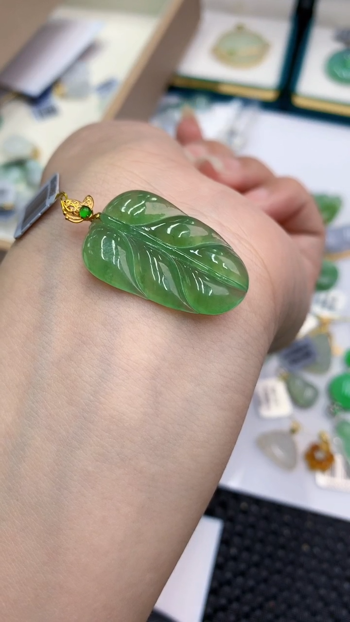 【闪购商品】翡翠颈饰18K金镶嵌            8