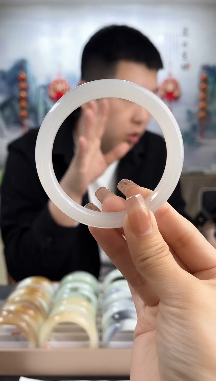 【闪购商品】和田玉手镯未镶嵌58+圈口