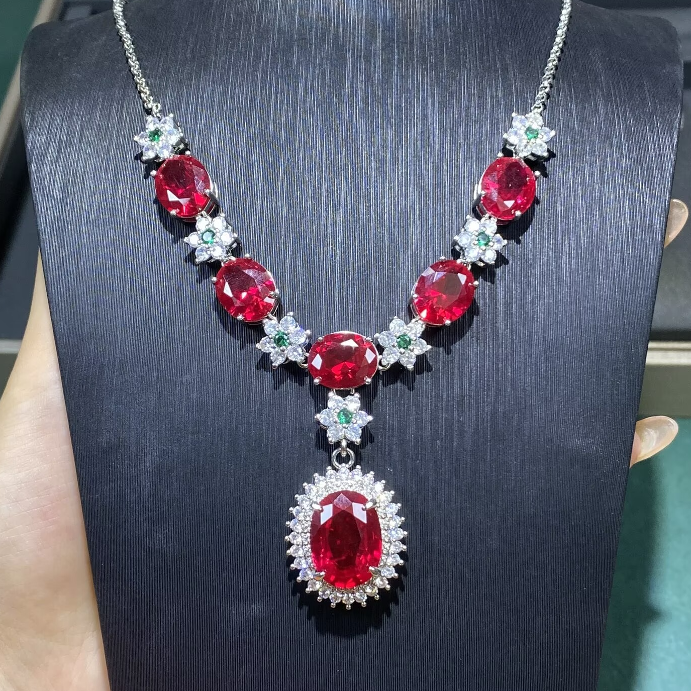 红宝石（处理）【高级定制】高贵典雅红色吊坠815