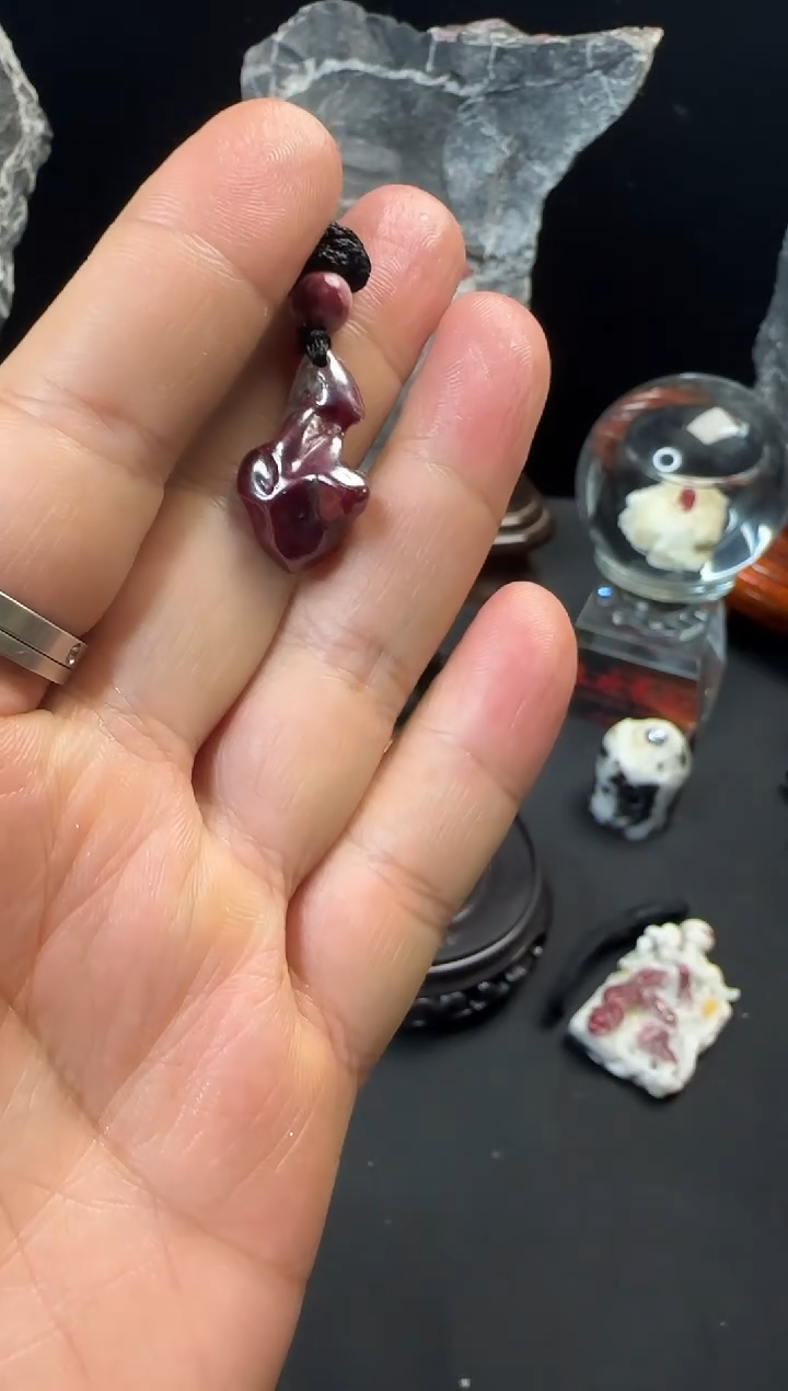 天然辰砂天然朱砂晶体原石吊坠挂件