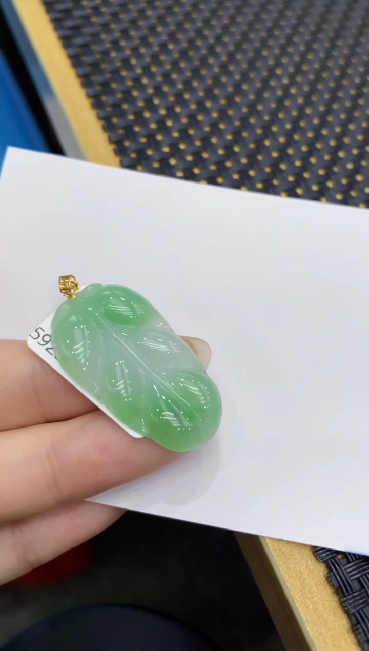 【闪购商品】翡翠颈饰18K金镶嵌8888888888