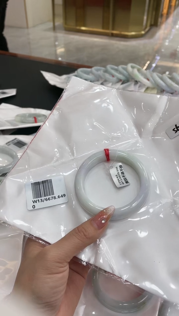 【闪购商品】翡翠手镯未镶嵌lcg镯w13-6678.6490