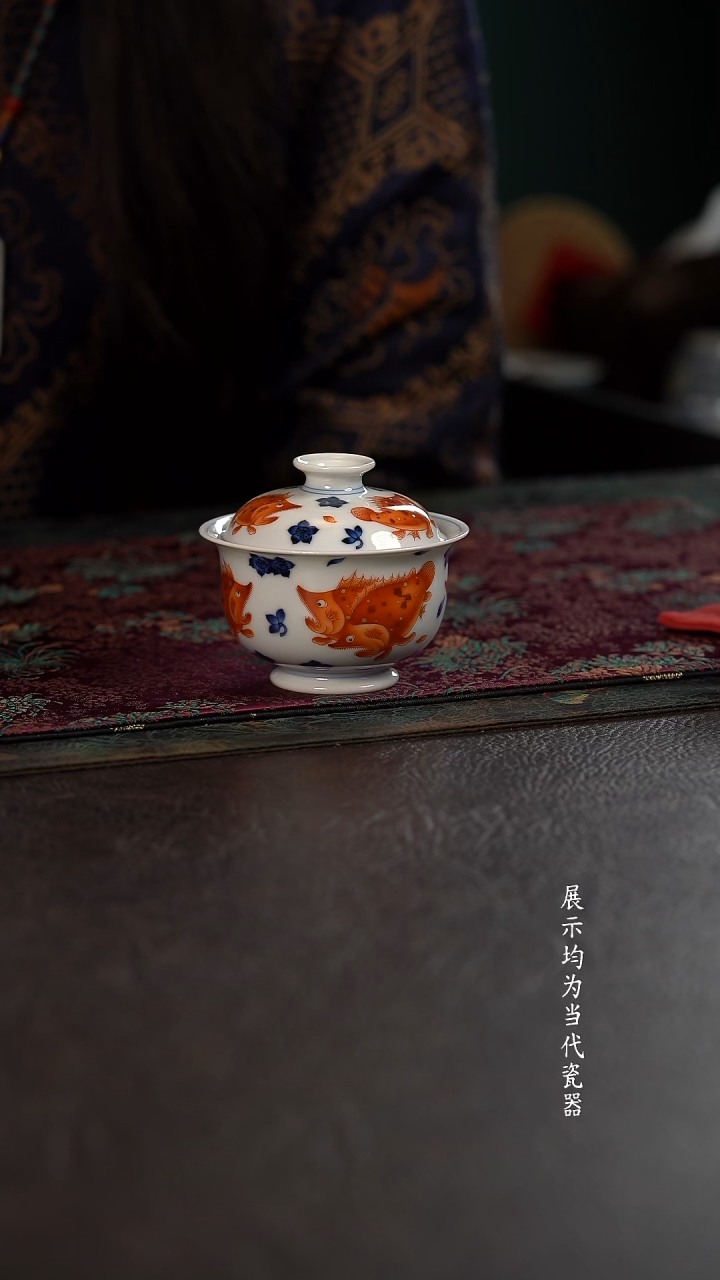 洪印慕明矾红加彩桃花鳜鱼盖碗