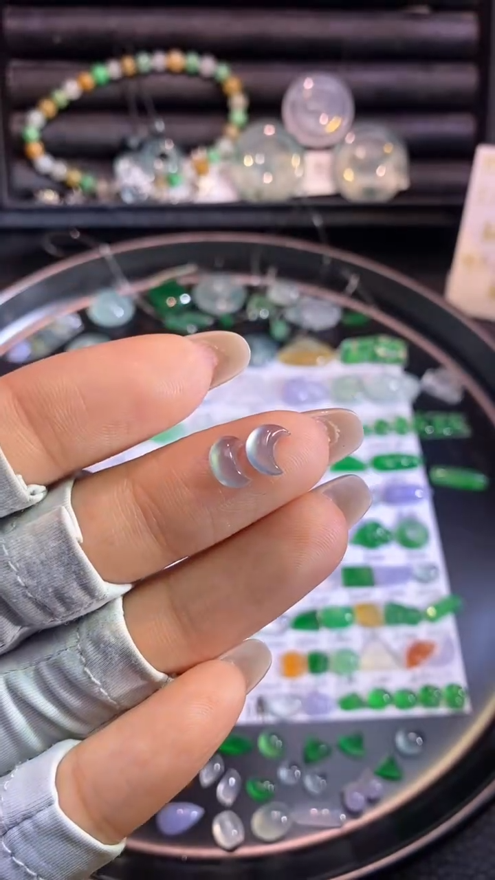 翡翠挂件未镶嵌月亮