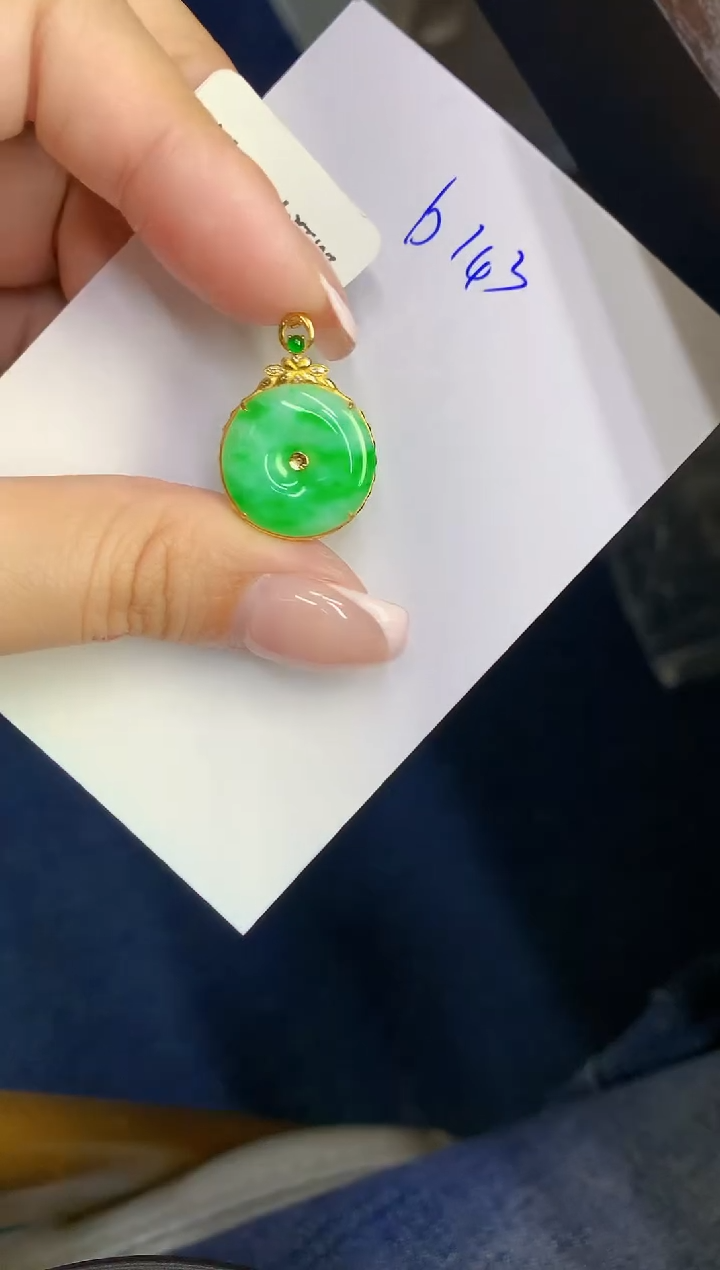 翡翠18K金镶嵌颈饰缅甸天然翡翠A货