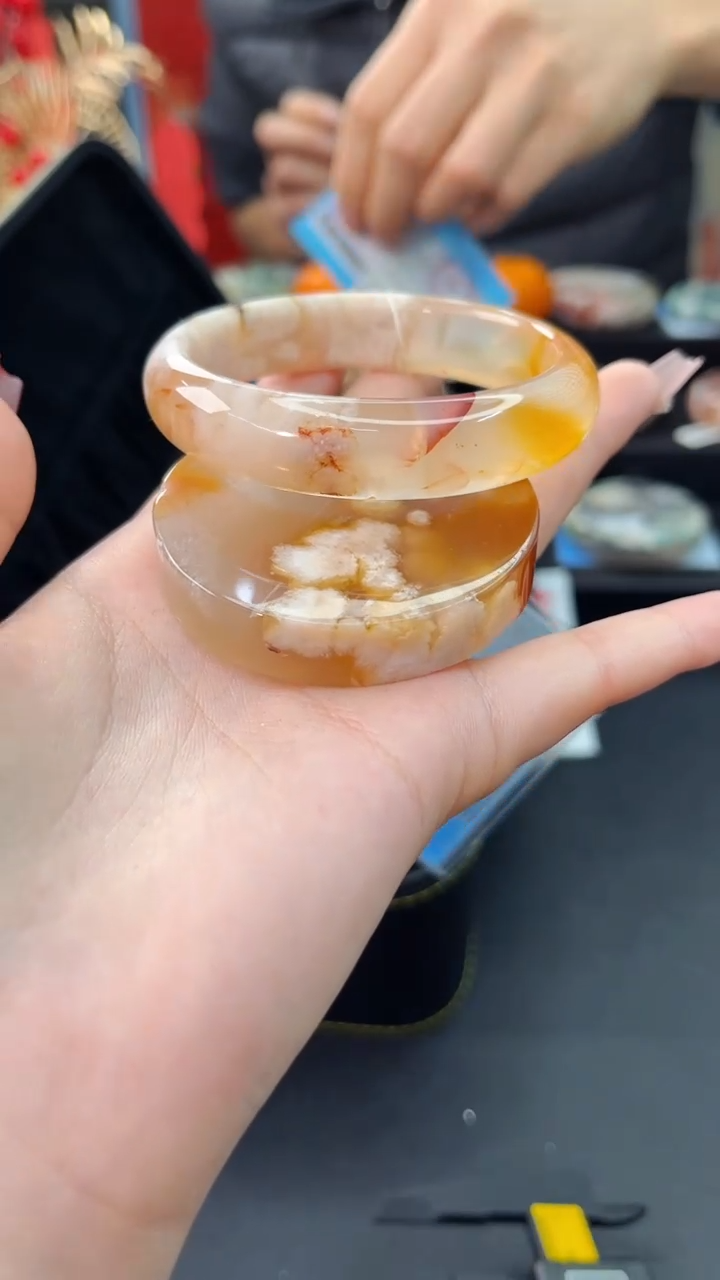 【闪购商品】石英质玉手镯未镶嵌赠送镯心（57圈口）