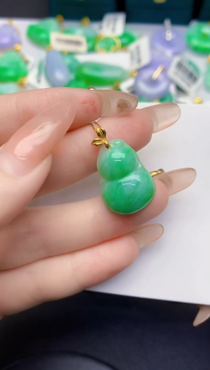 颈饰18K金镶嵌翡翠缅甸天然翡翠A货