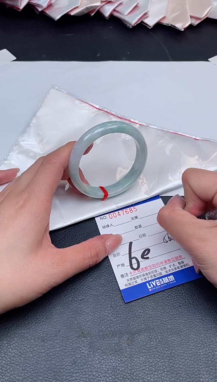 【闪购商品】翡翠手镯未镶嵌60号