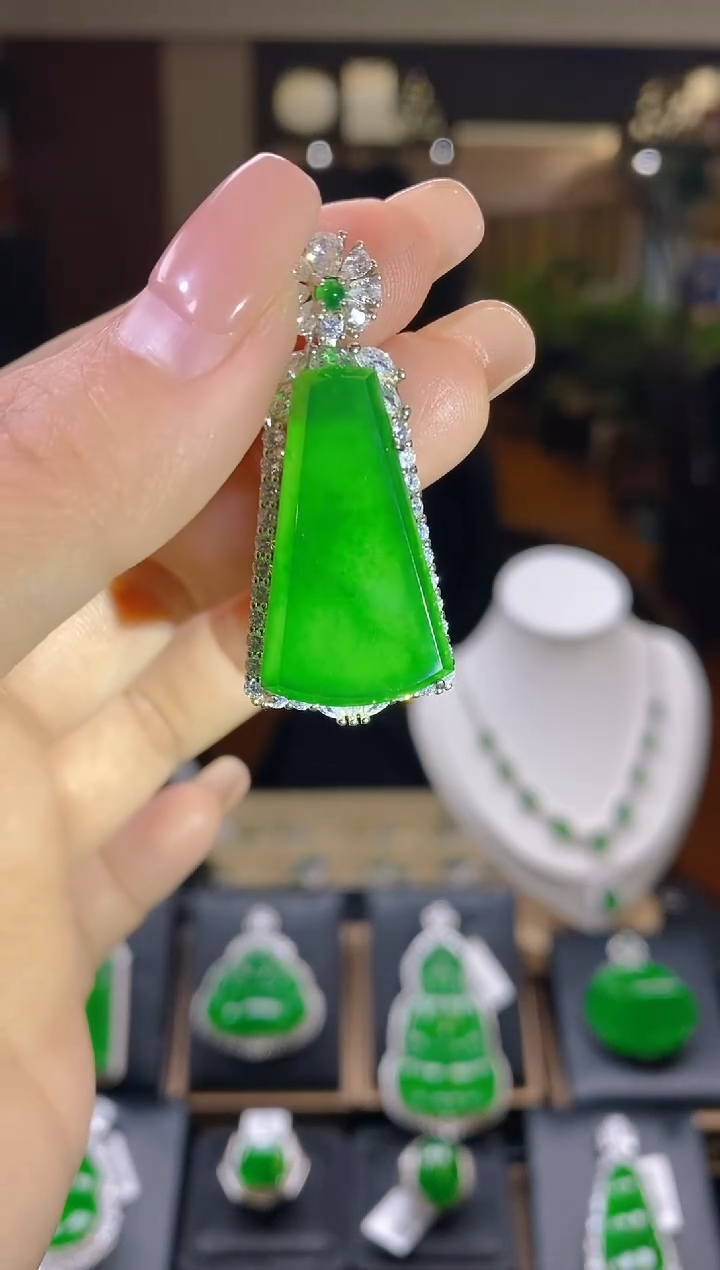 【闪购商品】翡翠吊坠(不含链)未镶嵌翡翠吊坠