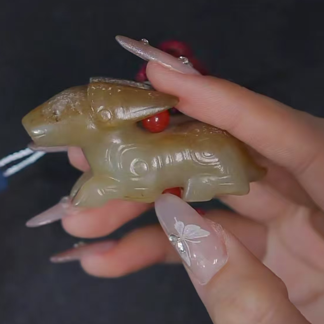 明代和田玉瑞兽把件