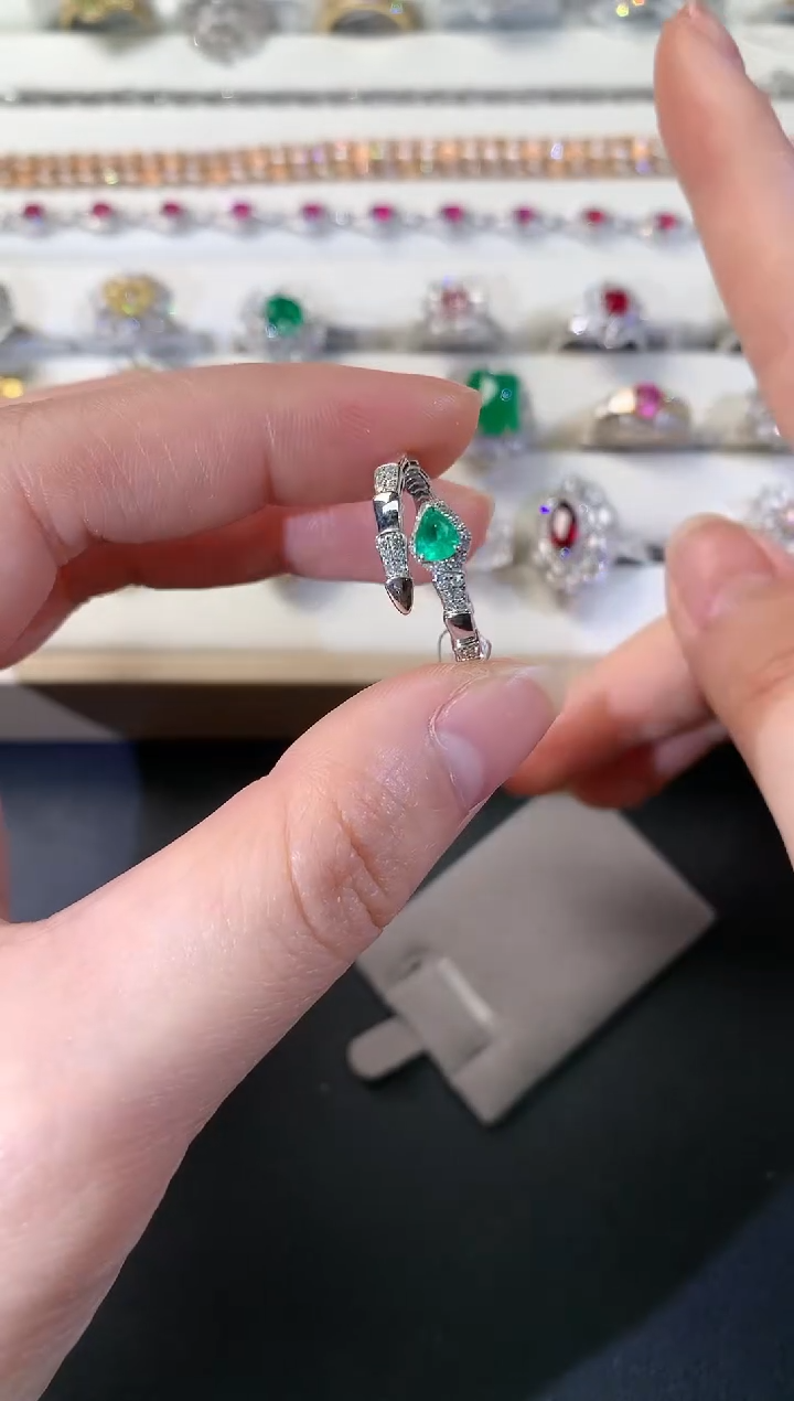 【闪购商品】祖母绿戒指18K金镶嵌S32|3500