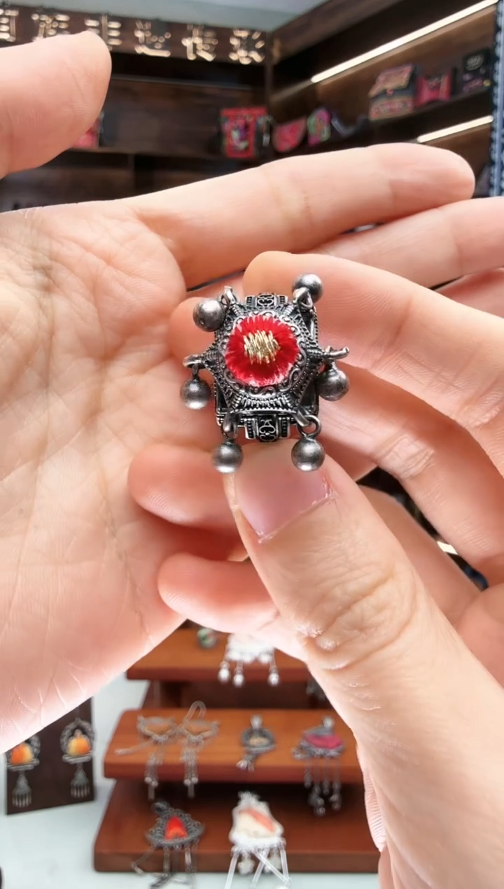 【闪购商品】织绣180蚩梦苗族古绣