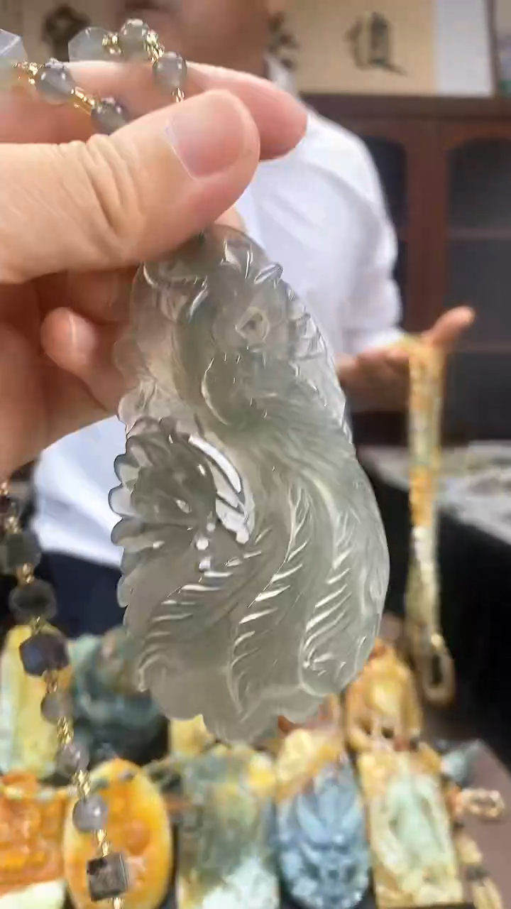 蛇纹石玉未镶嵌吊坠·