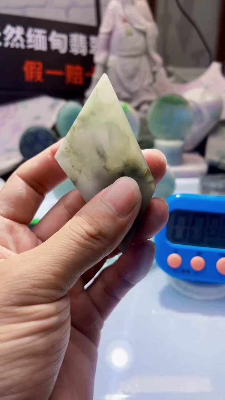 翡翠挂件未镶嵌翡翠