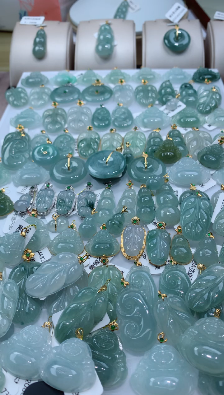 【闪购商品】翡翠颈饰18K金镶嵌天然A货翡翠挂件