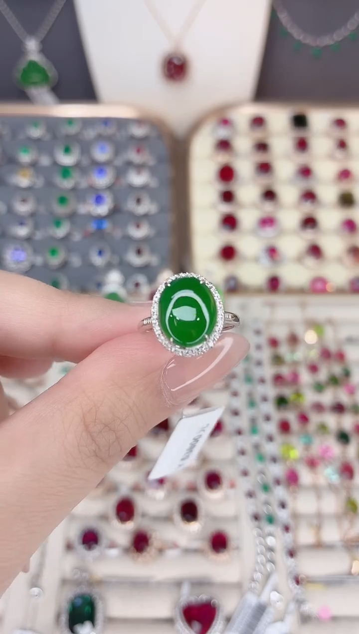 18K金镶嵌戒指翡翠岁*?.