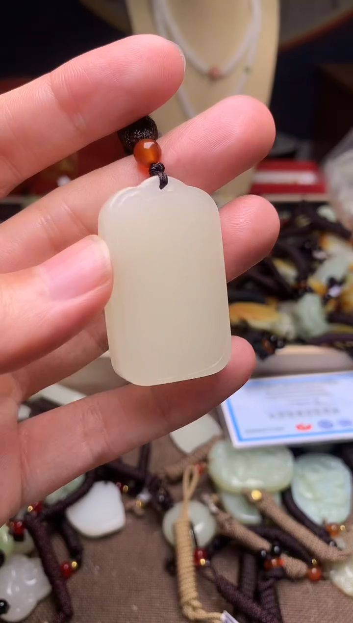 玉新疆料青海料清水吊坠