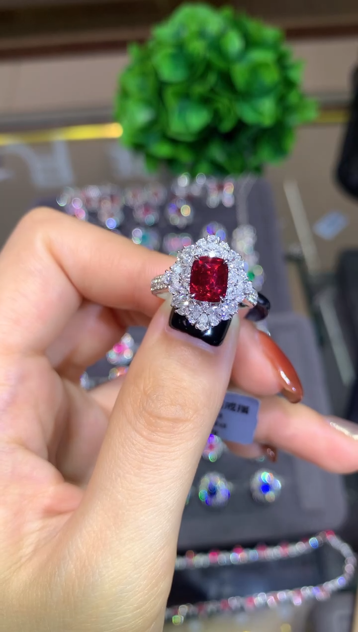18K金镶嵌戒指红宝石1.53CT