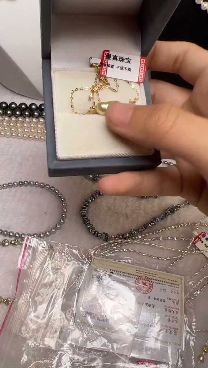 颈饰18K金镶嵌海水珍珠珍珠