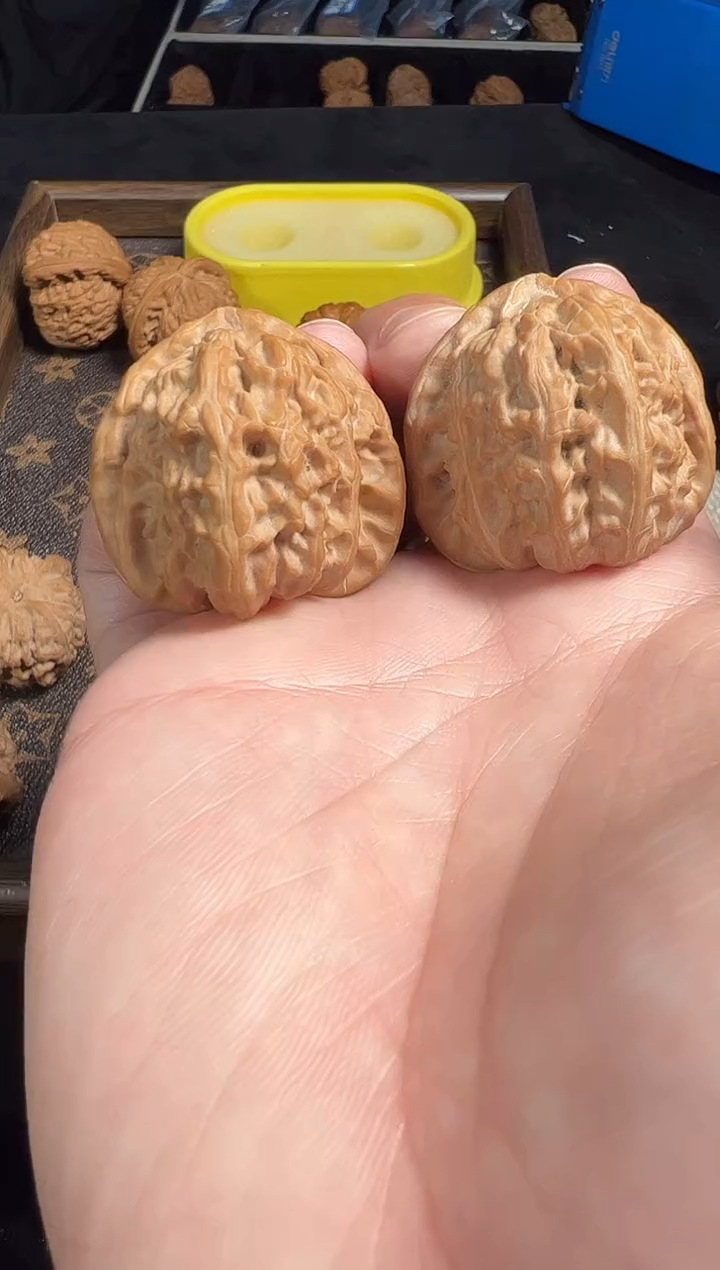 把件核桃37尺全品三角白