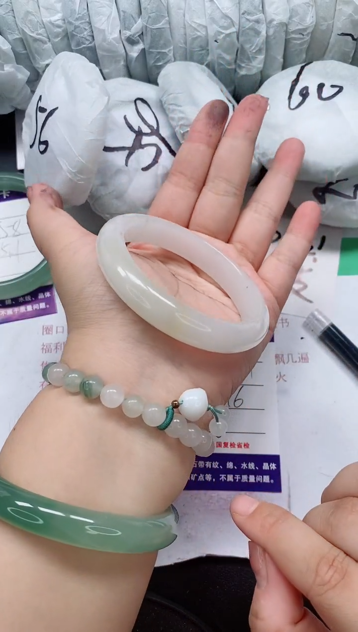 未镶嵌手镯石英质玉67/61-62