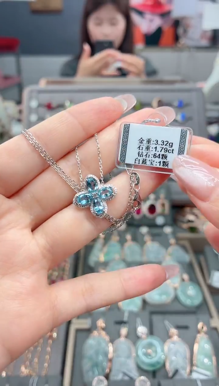 18K金镶嵌颈饰海蓝宝石1.79  