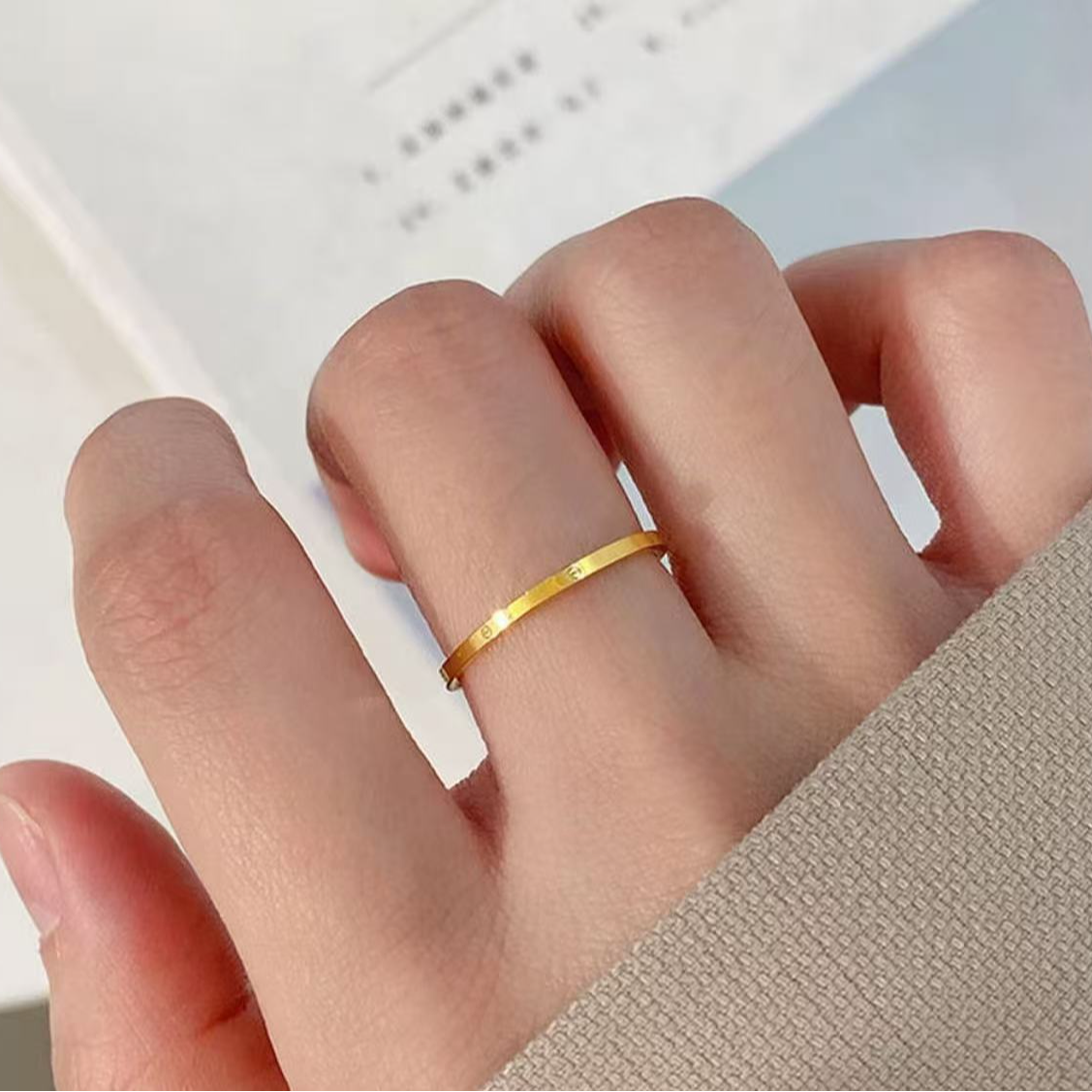 钛钢戒指 窄版一字符号戒指时尚钉纹素圈食指环轻奢不掉色对戒A22