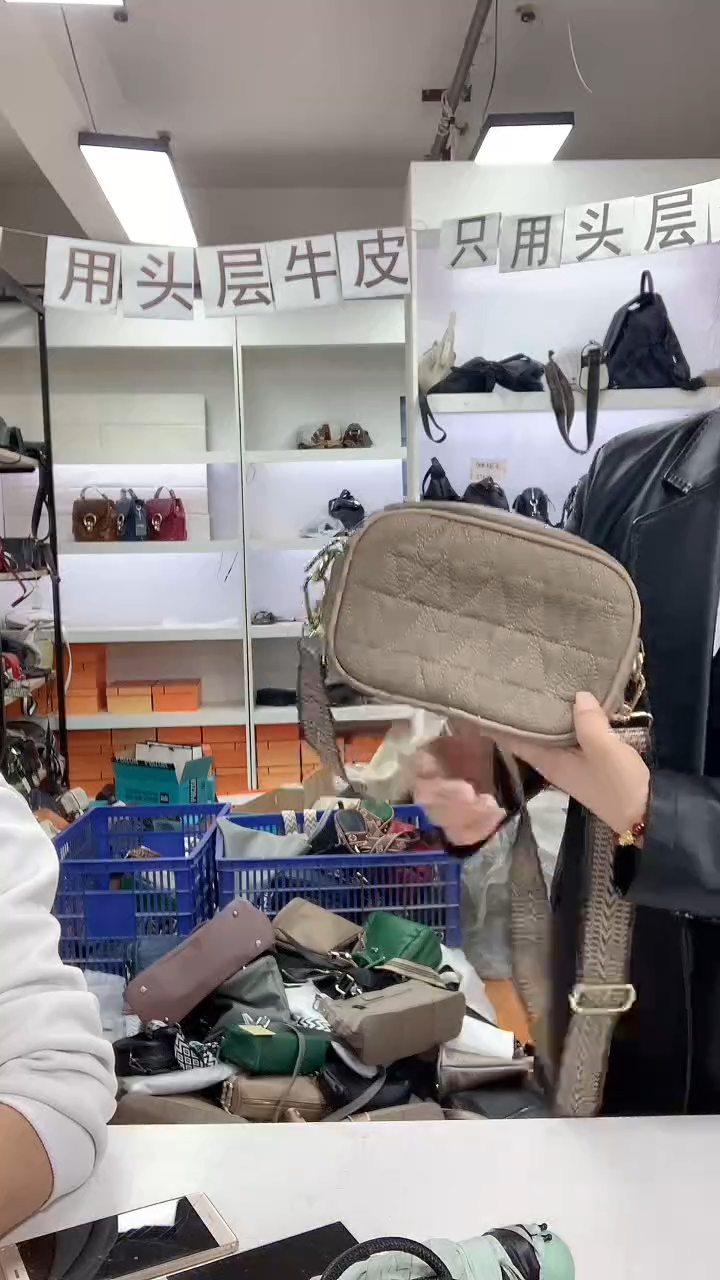 头层牛皮清货真皮 绣线小方包 棕色