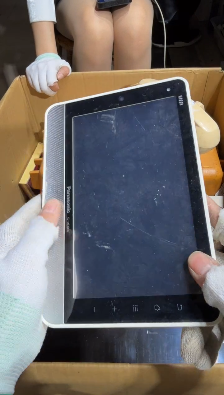 8新云*务 742   中古商品，瑕疵品，不保好坏。