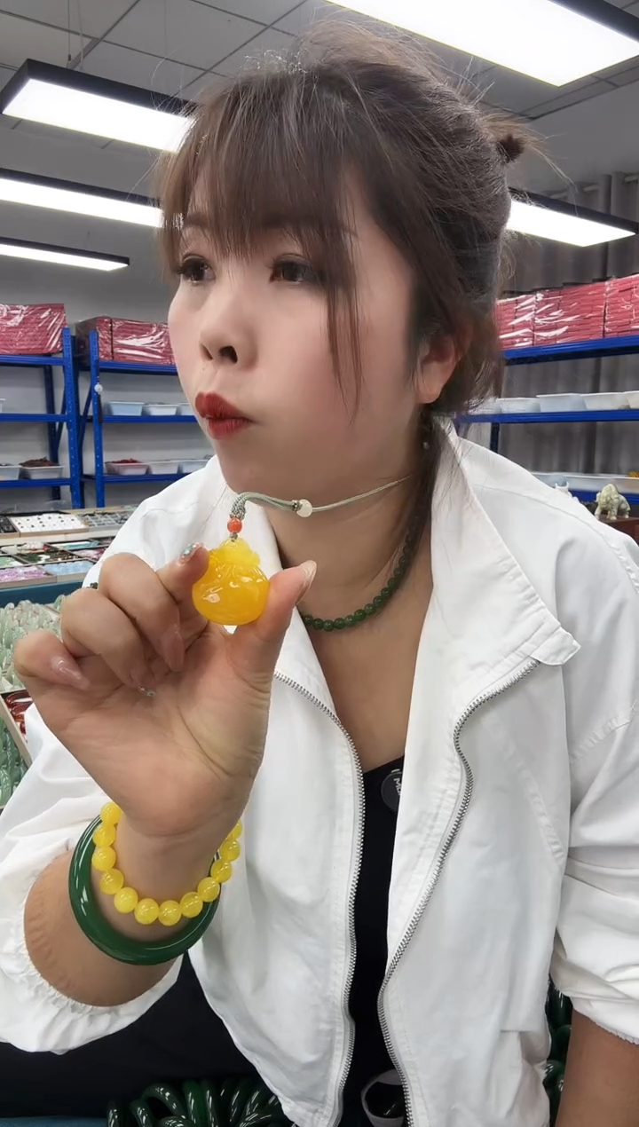 蜜蜡颈饰未镶嵌满蜜鸡油黄福袋