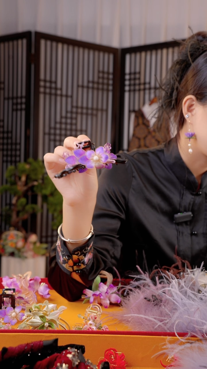 刺绣与***邪非遗手工饰品懒人夹