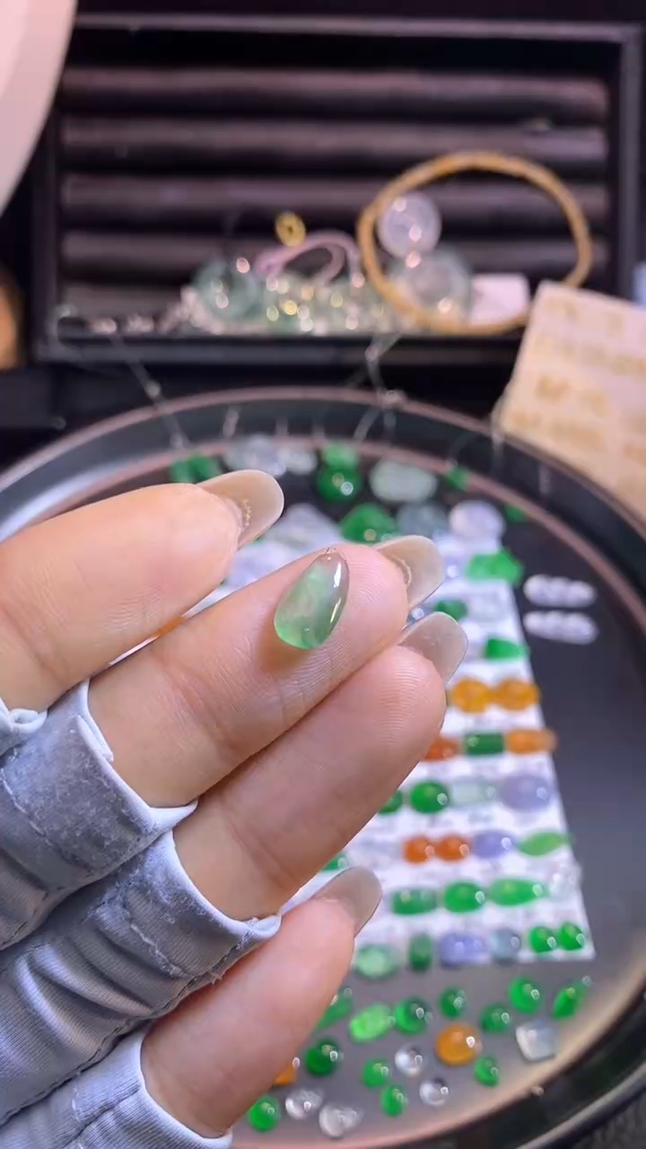 翡翠挂件未镶嵌瓜