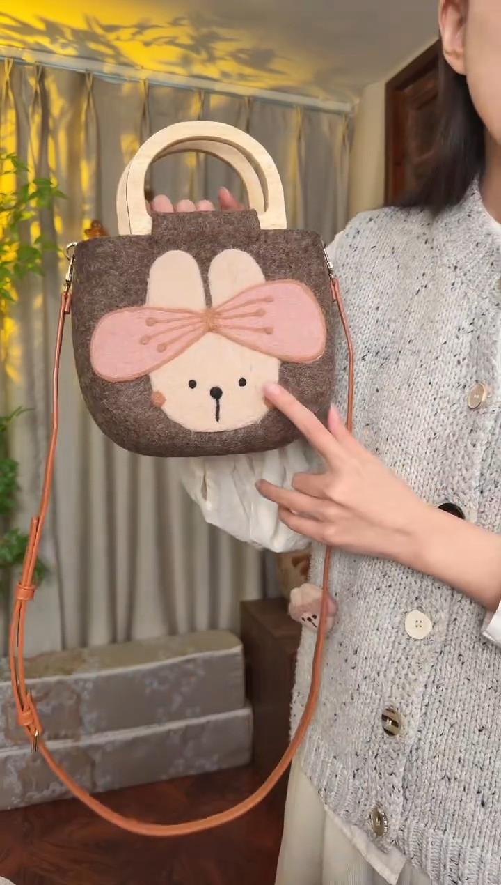 羊毛非遗羊毛毡包 D木蝴蝶结兔子