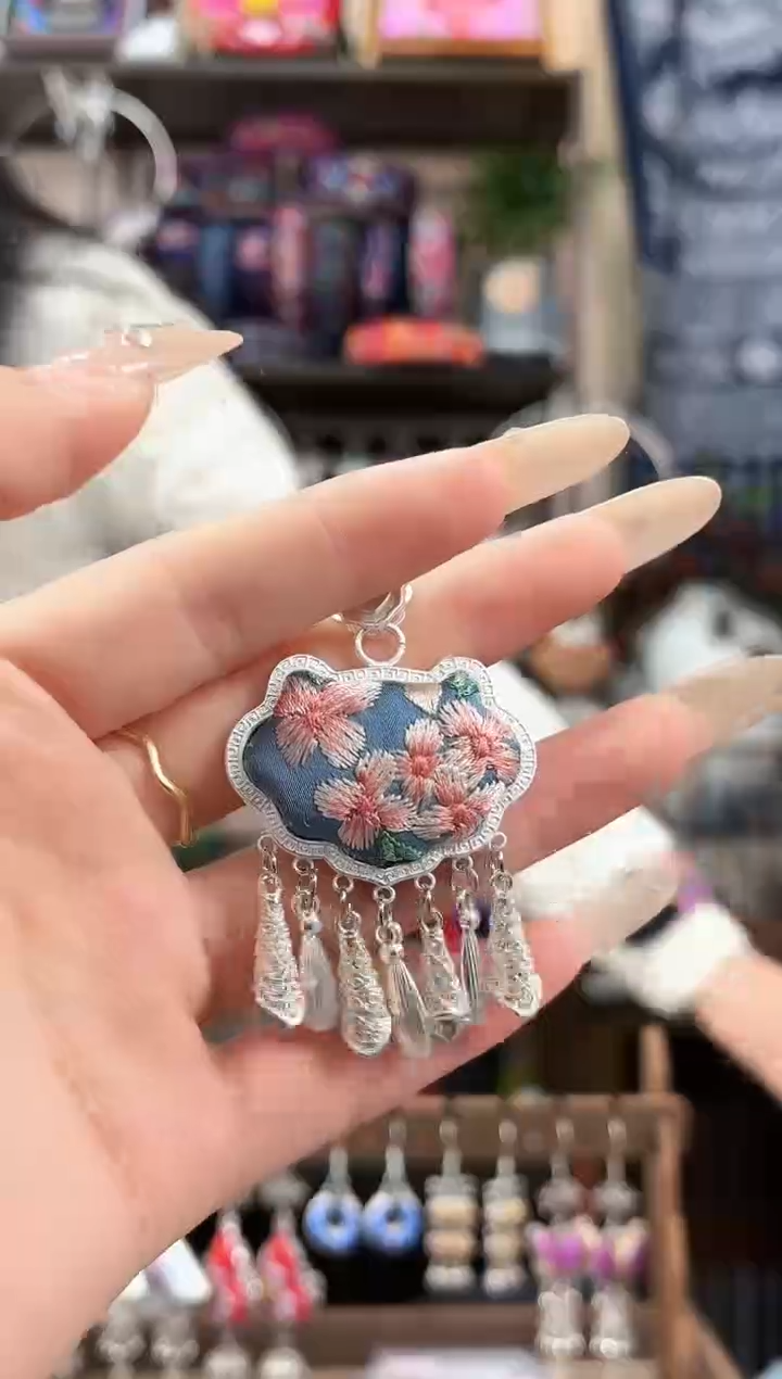 织绣民族风非遗老绣饰品554