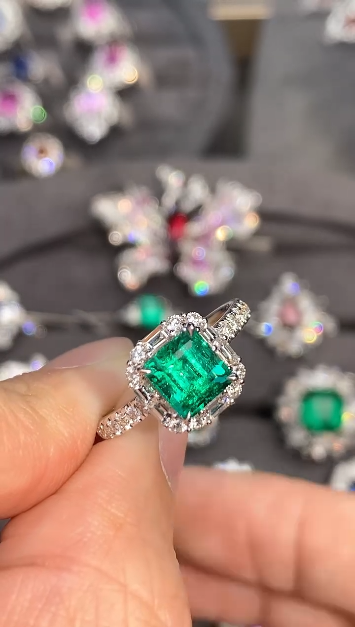 【闪购商品】祖母绿戒指18K金镶嵌1.49ct/新年开工价-潘杰希尔