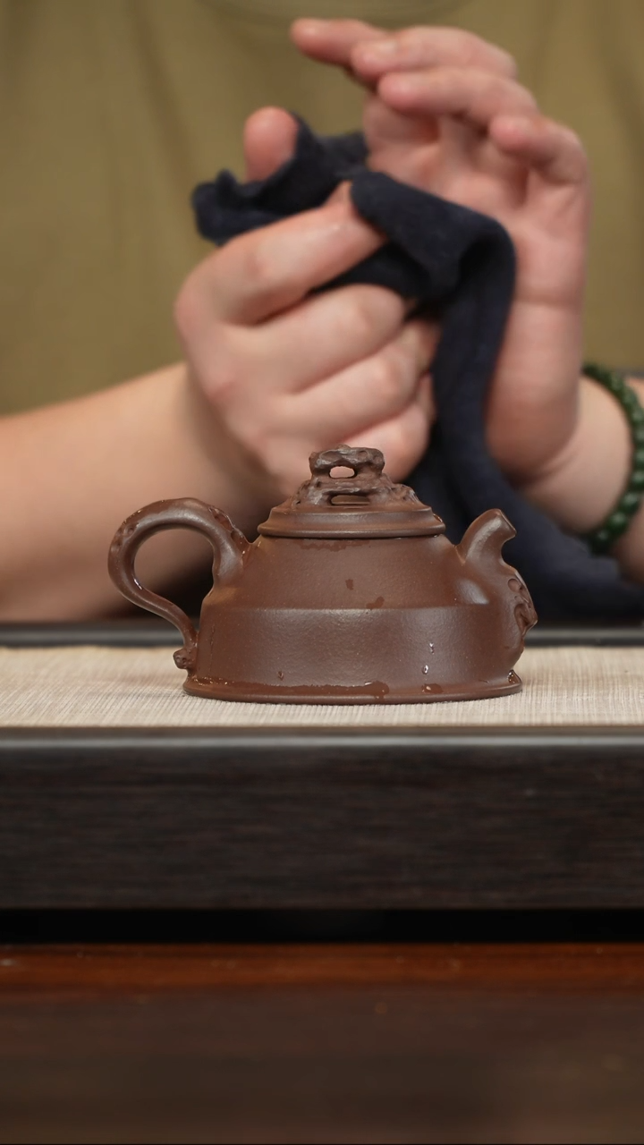 【闪购商品】紫砂茶壶四底云山