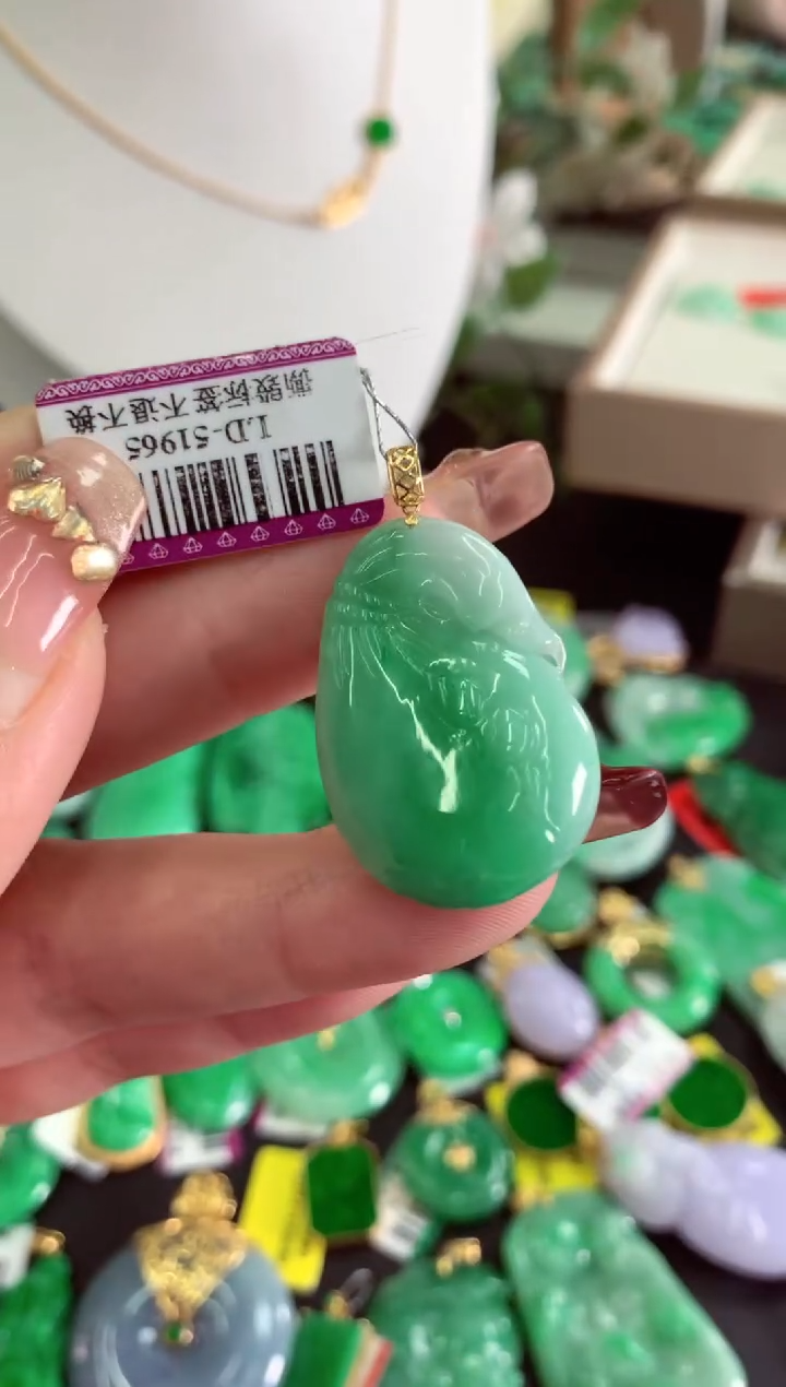 【闪购商品】翡翠吊坠(不含链)18K金镶嵌挂件