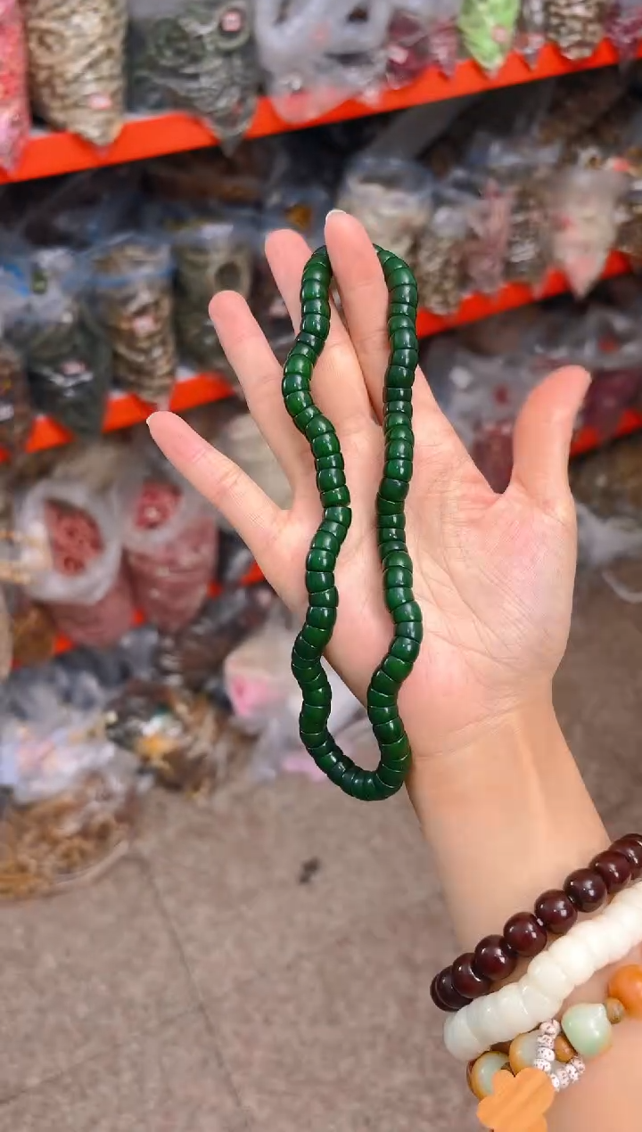 吊坠菩提根/象牙果帝王绿长小肠