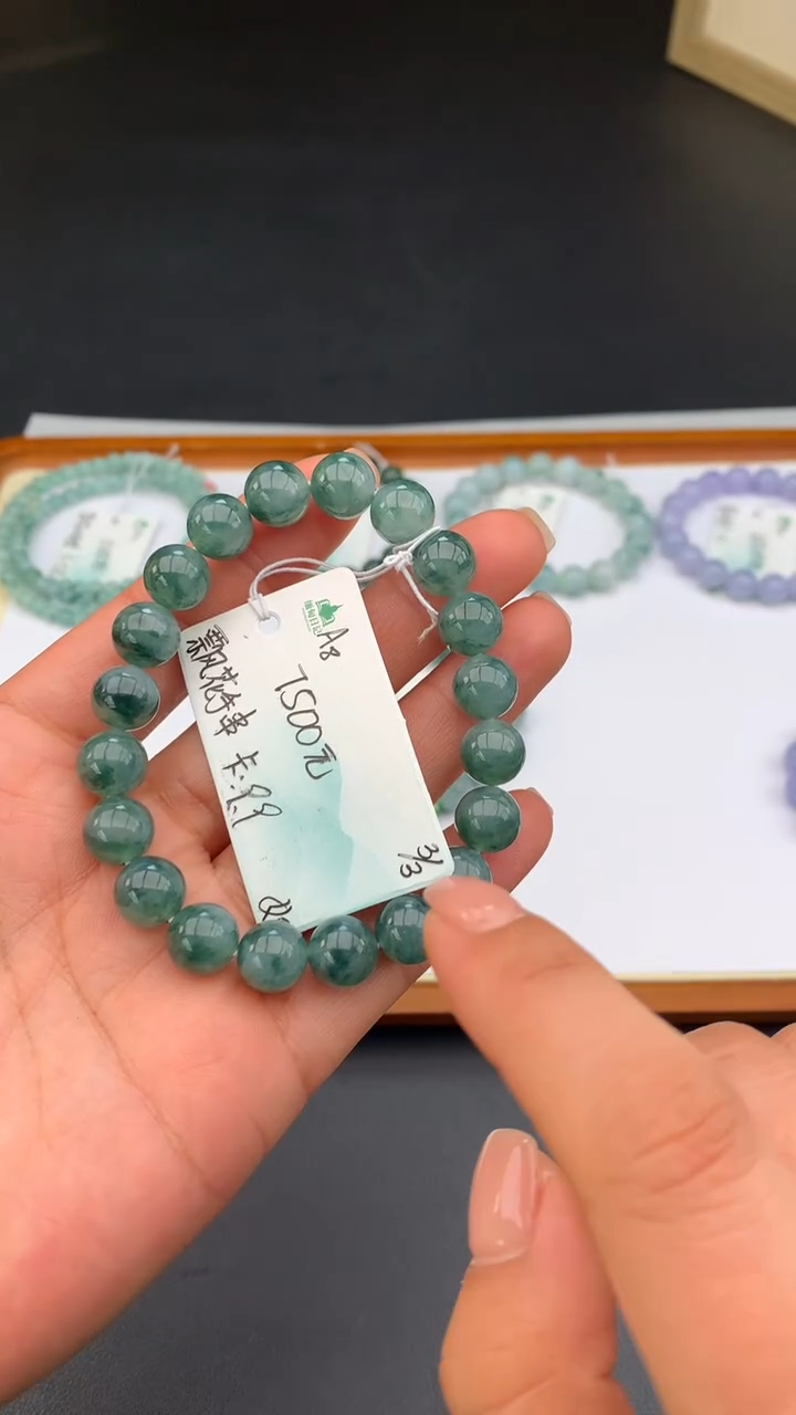【闪购商品】翡翠手串未镶嵌女神节#送礼#，下单联系客服核对地址~