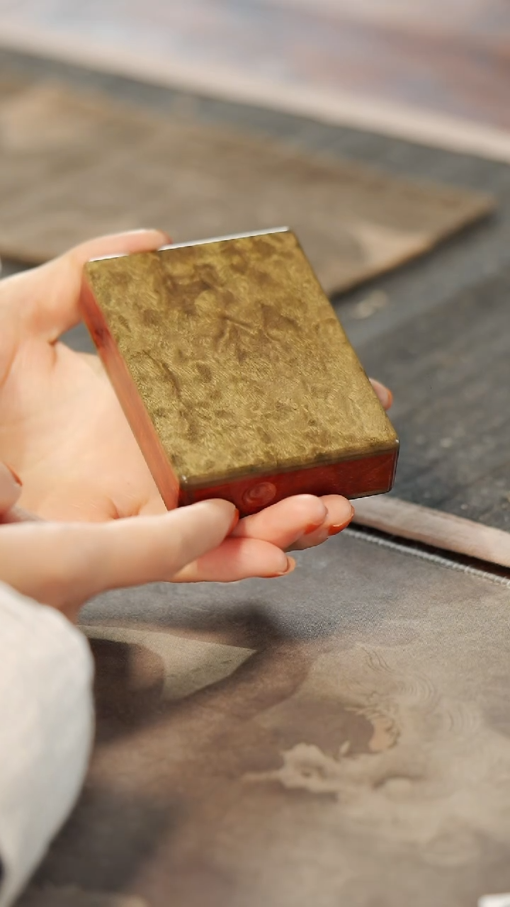 【闪购商品】金丝楠木雕952龙胆纹精工烟盒