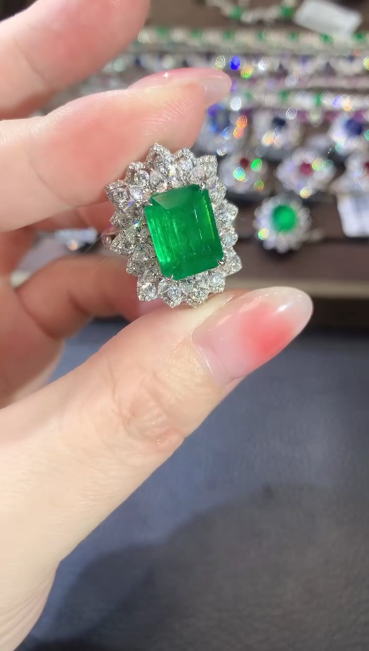 【闪购商品】祖母绿戒指18K金镶嵌C9