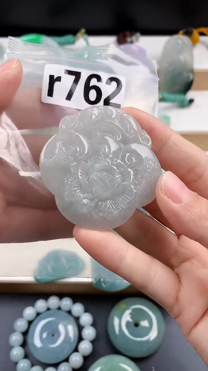 颈饰未镶嵌翡翠天然翡翠吊坠挂件