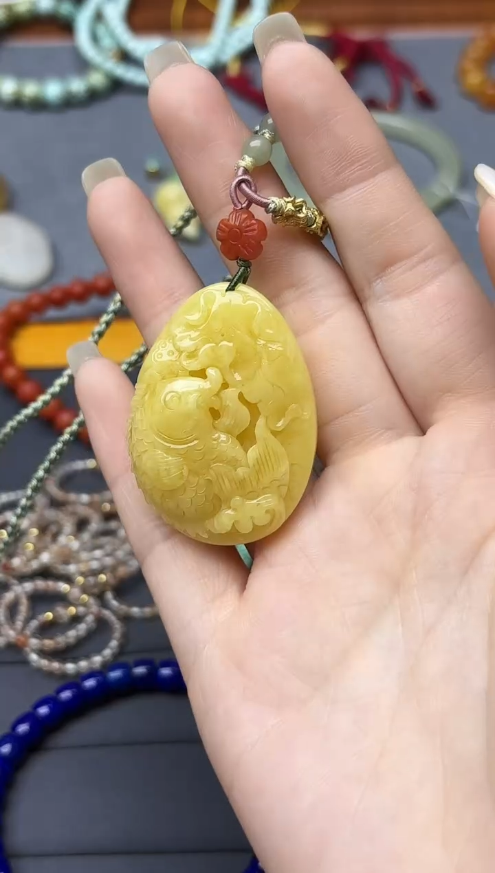 蜜蜡颈饰未镶嵌蜜蜡雕花锦鲤吊坠HS