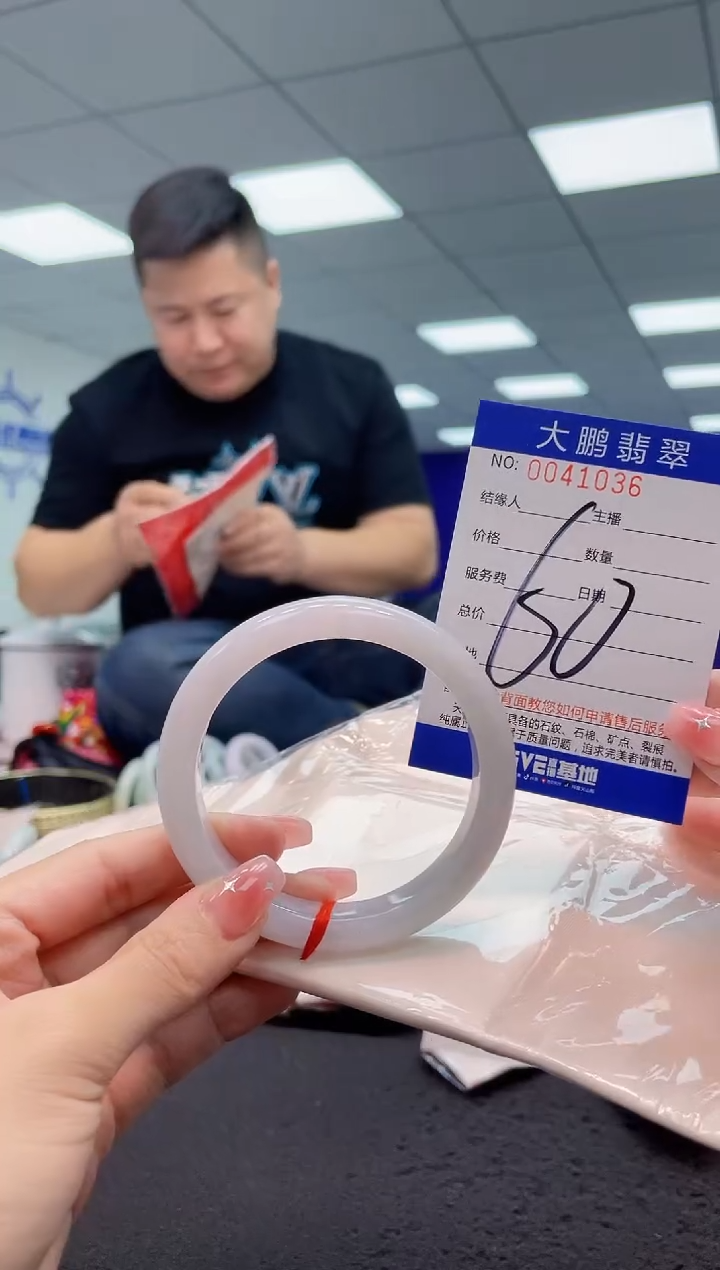 【闪购商品】翡翠手镯未镶嵌AAAAAAAAAA