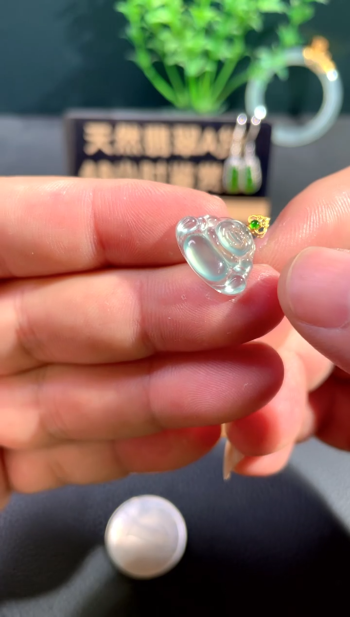 颈饰18K金镶嵌翡翠翡翠