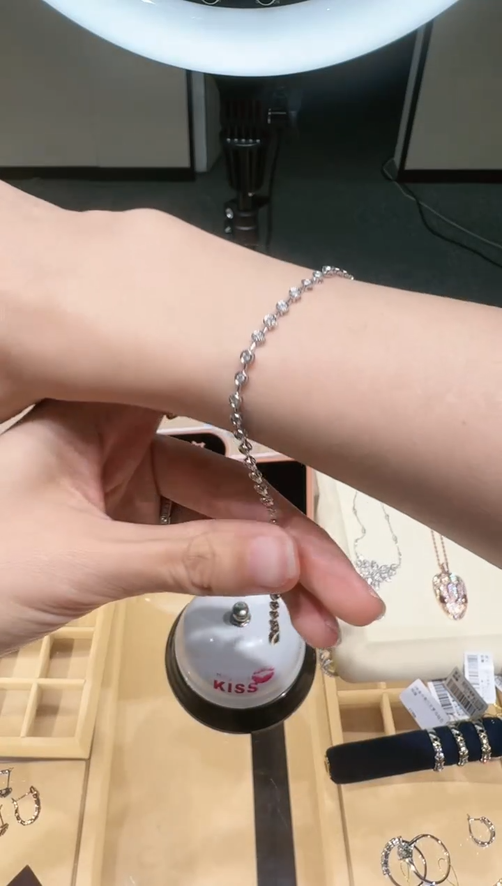 【闪购商品】钻石手链18K金镶嵌1.12克拉